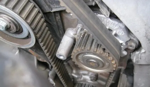 正時皮帶和正時鏈條誰更耐用，應(yīng)該多久更換一次